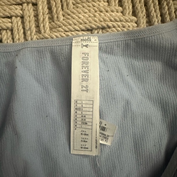 deep V ribbed crop top - Picture 2 of 3